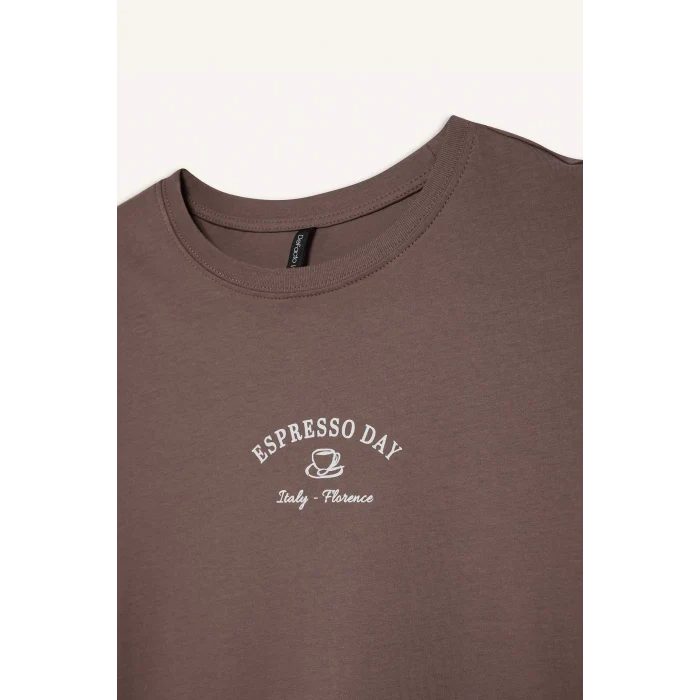 Defacto F2093 Kahve Relax Fit Bisiklet Yaka Baskılı Penye Kısa Kollu Tişört