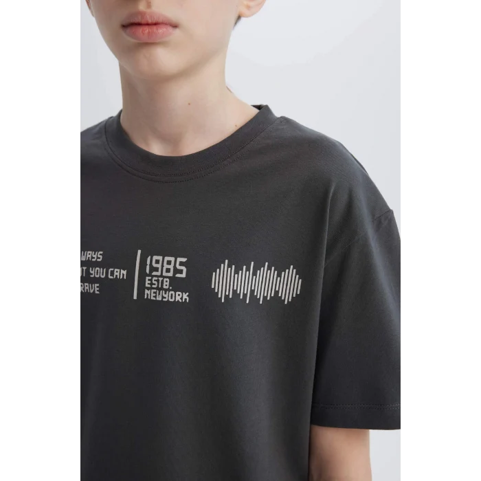 Defacto B6165 Antrasit Erkek Çocuk Oversize Geniş Kalıp Bisiklet Yaka Baskılı Kısa Kollu Tişört
