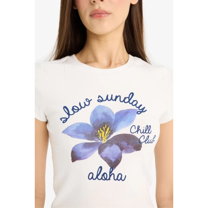 Defacto F1773 Beyaz Fitted Bisiklet Yaka Baskılı Ribana Kısa Kollu Tişört