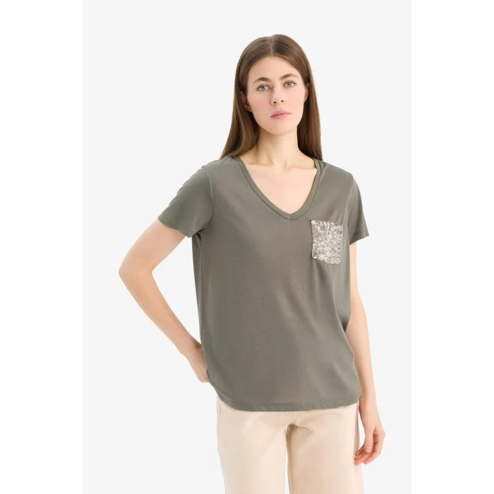 Defacto U3769 Haki Regular Fit V Yaka Cepli Kısa Kollu Tişört