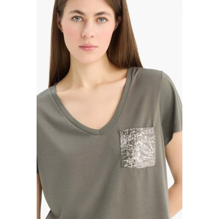 Defacto U3769 Haki Regular Fit V Yaka Cepli Kısa Kollu Tişört