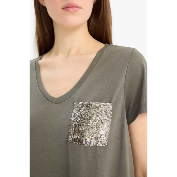 Defacto U3769 Haki Regular Fit V Yaka Cepli Kısa Kollu Tişört