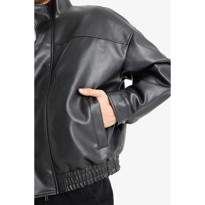 Defacto D2427 Siyah Su İtici Suni Deri Mont Ceket Oversize Geniş Kalıp Dik Yaka Fermuarlı Çıtçıt Kapamalı Cepli