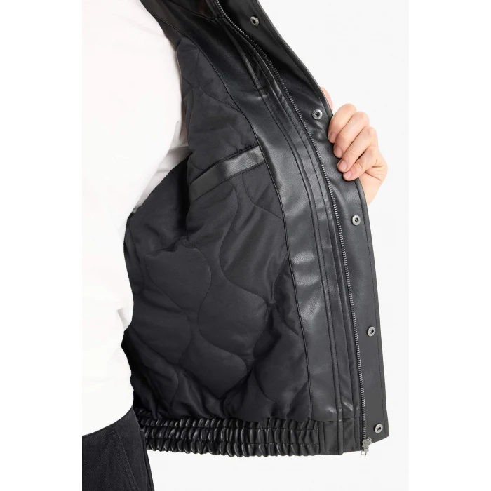 Defacto D2427 Siyah Su İtici Suni Deri Mont Ceket Oversize Geniş Kalıp Dik Yaka Fermuarlı Çıtçıt Kapamalı Cepli