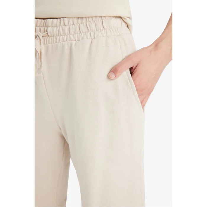 Defacto N7439 Bej Regular Fit Normal Bel Düz Paça Bermuda Şort