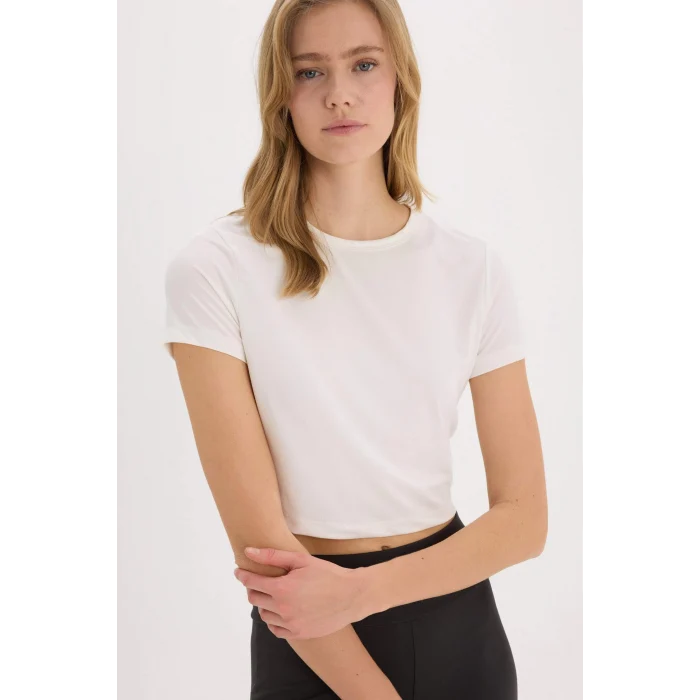 Defacto D7295 Ekru DeFactoFit Crop Bisiklet Yaka Basic Düz Sporcu Kısa Kollu Tişört