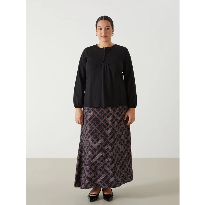 LCW Grace Siyah Bisiklet Yaka Nakışlı Bluz