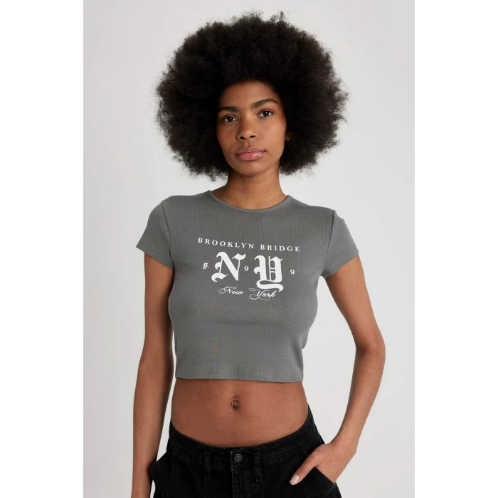 Defacto B6812 Gri Fitted Bisiklet Yaka Baskılı Fitilli Kaşkorse Kısa Kollu Tişört