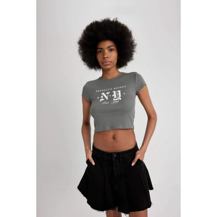 Defacto B6812 Gri Fitted Bisiklet Yaka Baskılı Fitilli Kaşkorse Kısa Kollu Tişört