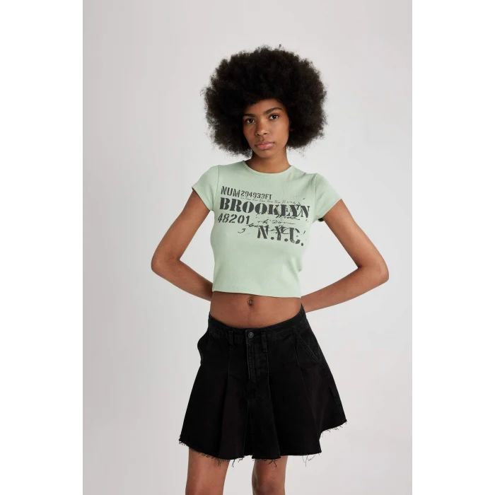 Defacto B6813 Yeşil Fitted Bisiklet Yaka Baskılı Fitilli Kaşkorse Kısa Kollu Tişört