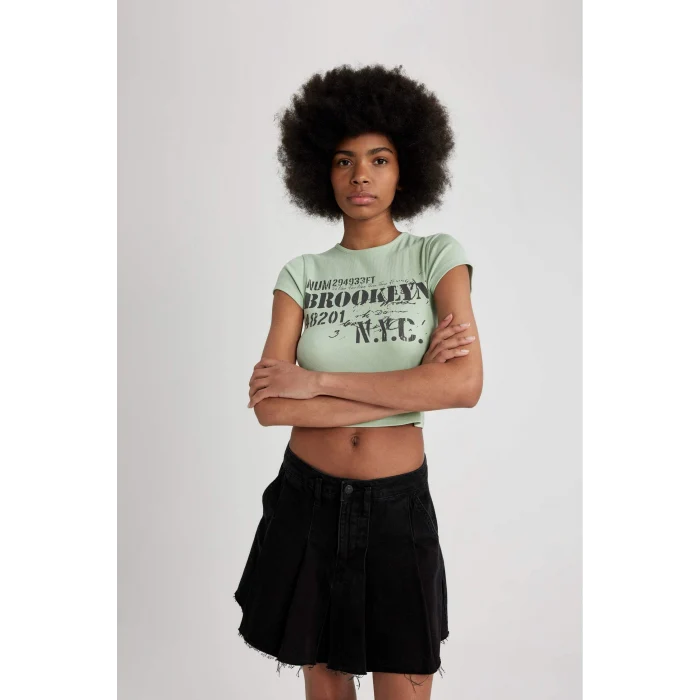 Defacto B6813 Yeşil Fitted Bisiklet Yaka Baskılı Fitilli Kaşkorse Kısa Kollu Tişört