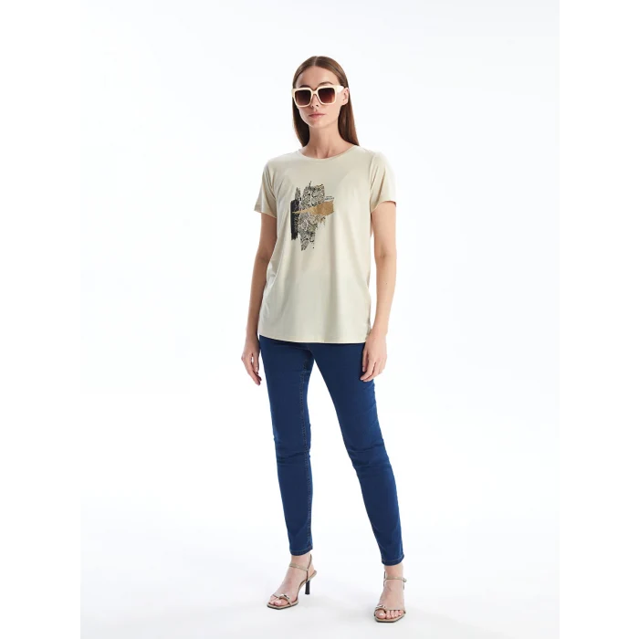 LCWAIKIKI Classic Bej Bisiklet Yaka Baskılı Kısa Kollu Kadın Tişört