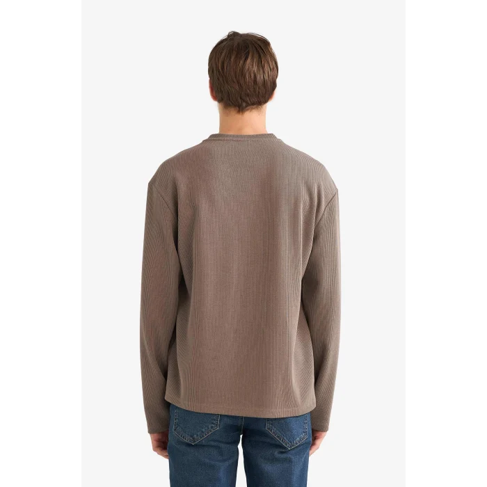 Defacto E8439 Kahve Regular Fit Bisiklet Yaka Triko Görünümlü Uzun Kollu Tişört