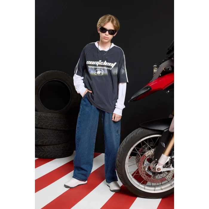 Defacto F1964A8AR222 Antrasit Erkek Çocuk Oversize Geniş Kalıp V Yaka Baskılı Paraşüt Uzun Kollu Tişört