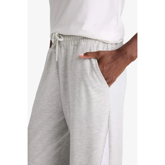Defacto E7719AXGR93 Gri DeFactoFit Wide Leg Geniş Paça Şeritli Standart Boy Sporcu Pantolon