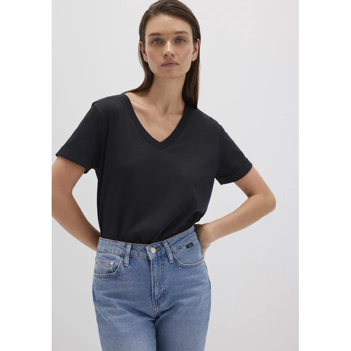 Mavi 166248-900 V Yaka Siyah Basic Tişört
