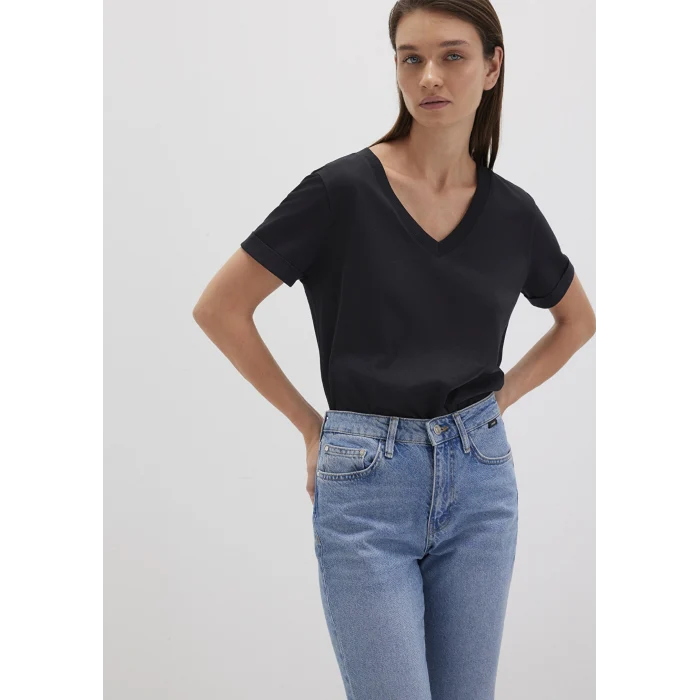 Mavi 166248-900 V Yaka Siyah Basic Tişört