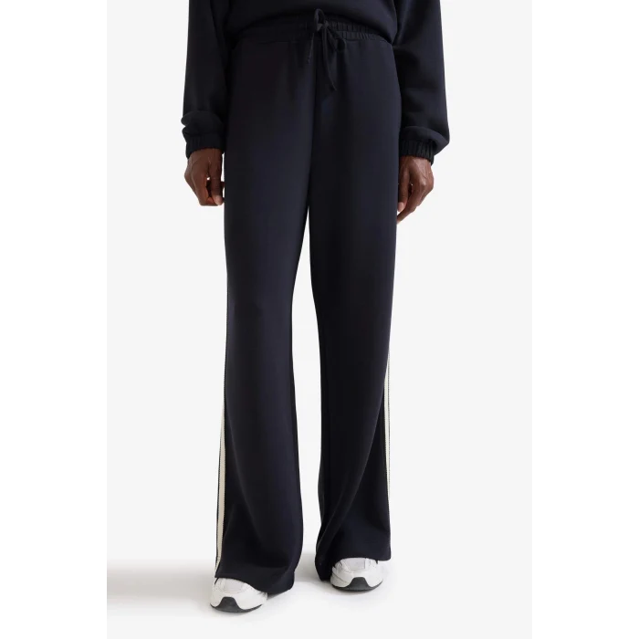 Defacto D1458AXBK81 Siyah DeFactoFit Wide Leg Geniş Paça Cepli Standart Boy Modal Soft Touch Pantolon