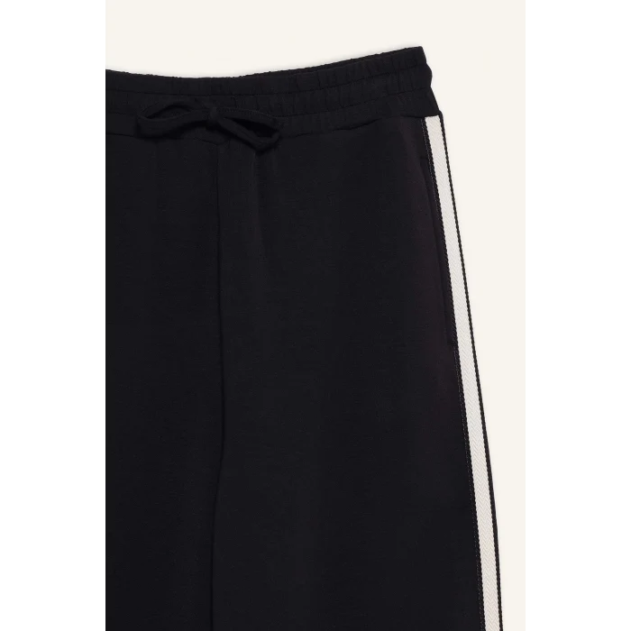 Defacto D1458AXBK81 Siyah DeFactoFit Wide Leg Geniş Paça Cepli Standart Boy Modal Soft Touch Pantolon