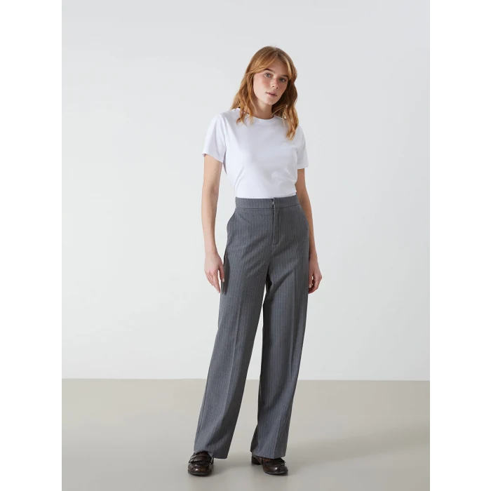 XSIDE Beyaz Bisiklet Yaka Kadın Tişört