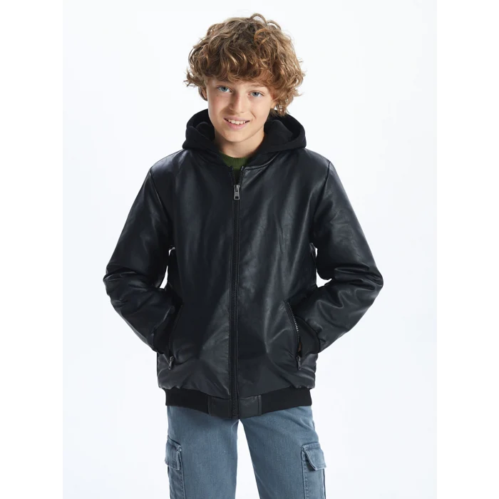 LCW Kids Siyah Kapüşonlu Deri Görünümlü Erkek Çocuk Mont
