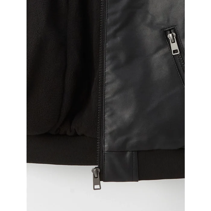 LCW Kids Siyah Kapüşonlu Deri Görünümlü Erkek Çocuk Mont