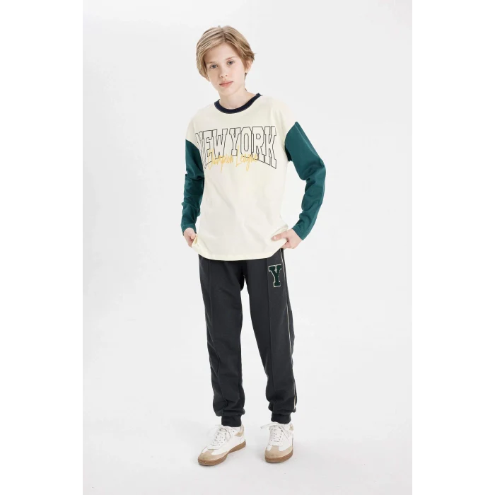 Defacto C9286 Ekru Erkek Çocuk Oversize Geniş Kalıp Bisiklet Yaka Yazı Baskılı Uzun Kollu Okul Tişörtü