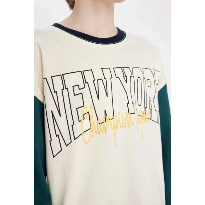 Defacto C9286 Ekru Erkek Çocuk Oversize Geniş Kalıp Bisiklet Yaka Yazı Baskılı Uzun Kollu Okul Tişörtü