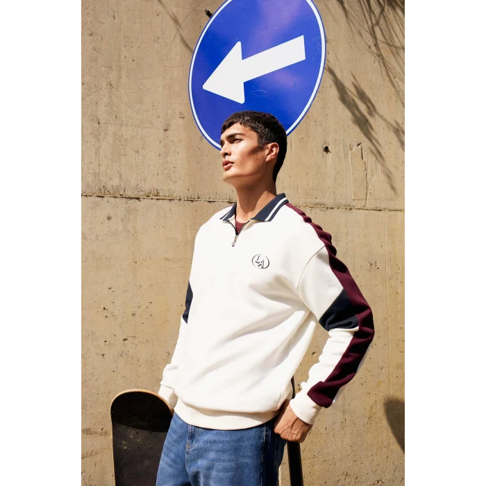 Defacto F0114 Ekru Boxy Fit Dik Yaka Fermuarlı Baskılı Sweatshirt