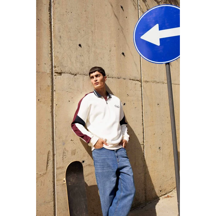 Defacto F0114 Ekru Boxy Fit Dik Yaka Fermuarlı Baskılı Sweatshirt