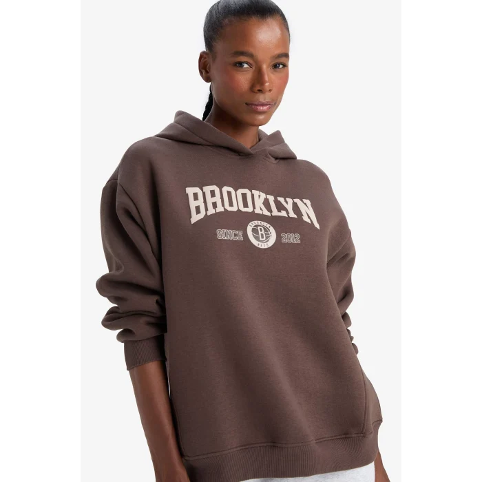 Defacto E9763AXBN335 Kahve DeFactoFit NBA Brooklyn Nets Oversize Geniş Kalıp Kapüşonlu Sporcu Sweatshirt