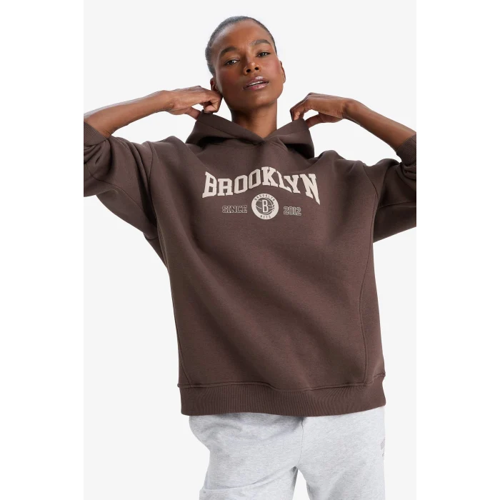 Defacto E9763AXBN335 Kahve DeFactoFit NBA Brooklyn Nets Oversize Geniş Kalıp Kapüşonlu Sporcu Sweatshirt