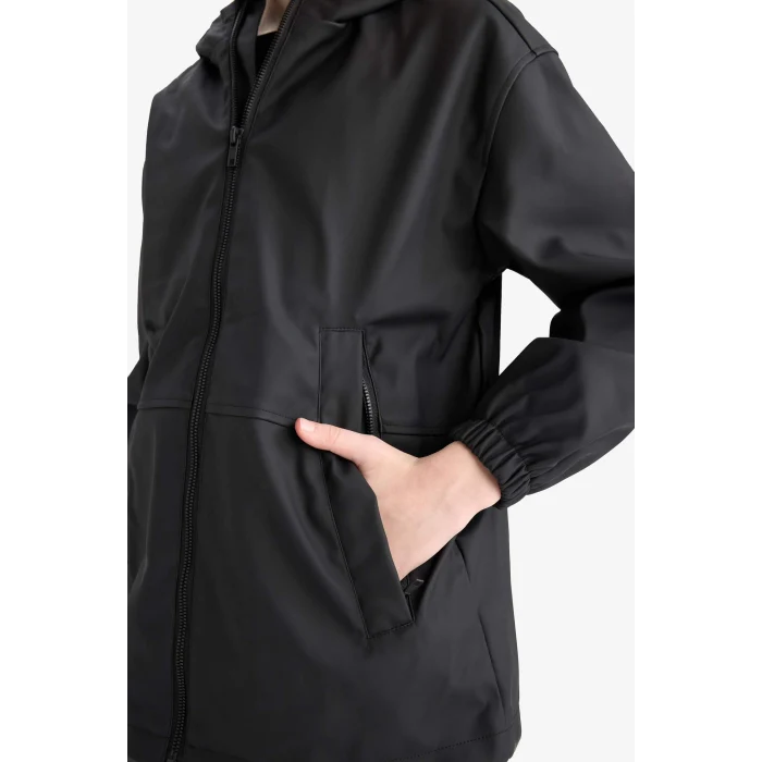 Defacto E7369A8BK27 Siyah Erkek Çocuk Su Geçirmez Kapüşonlu Fermuarlı Yağmurluk