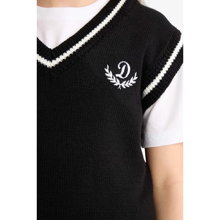 Defacto C6925A8BK27 Siyah Kız Çocuk Standart Fit V Yaka Okul Triko Süveteri