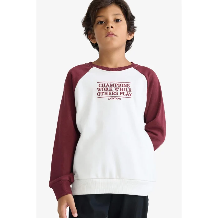 Defacto F2707A8ER136 Ekru Erkek Çocuk Oversize Geniş Kalıp Bisiklet Yaka Nakışlı Sweatshirt