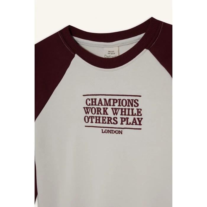 Defacto F2707A8ER136 Ekru Erkek Çocuk Oversize Geniş Kalıp Bisiklet Yaka Nakışlı Sweatshirt