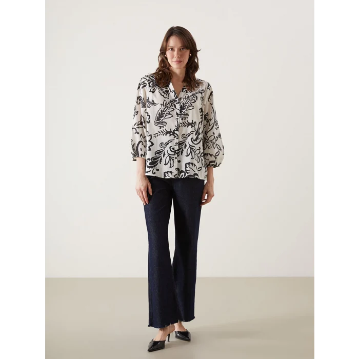 LCWAIKIKI Classic Siyah Kaçık Yaka Çiçekli Kadın Bluz