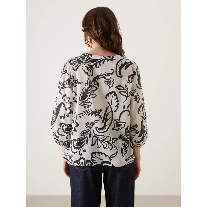 LCWAIKIKI Classic Siyah Kaçık Yaka Çiçekli Kadın Bluz