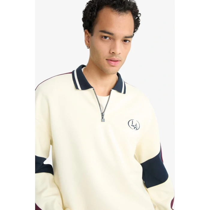 Defacto F0114 Ekru Boxy Fit Dik Yaka Fermuarlı Baskılı Sweatshirt