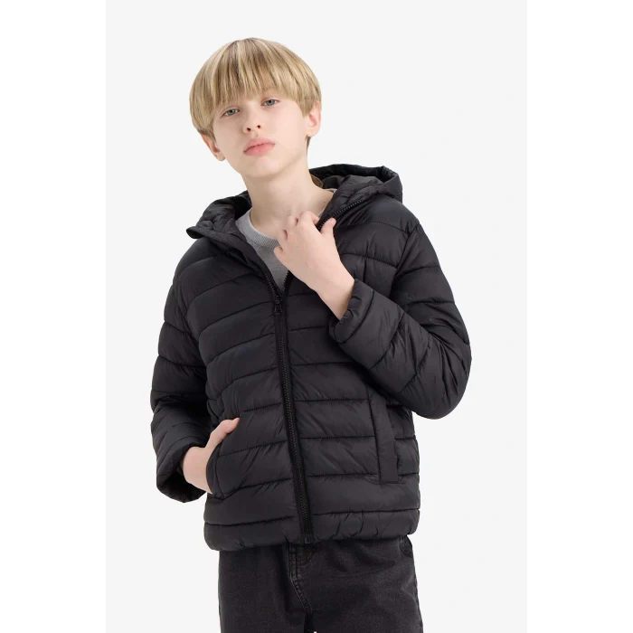 Defacto E8688A8BK27 Siyah Erkek Çocuk Su Geçirmez Kapüşonlu Fermuarlı Şişme Mont