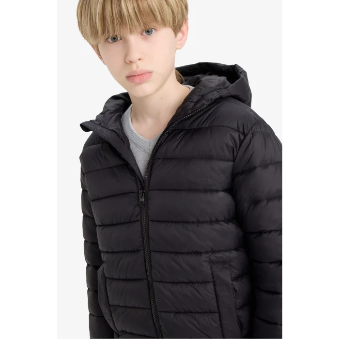 Defacto E8688A8BK27 Siyah Erkek Çocuk Su Geçirmez Kapüşonlu Fermuarlı Şişme Mont