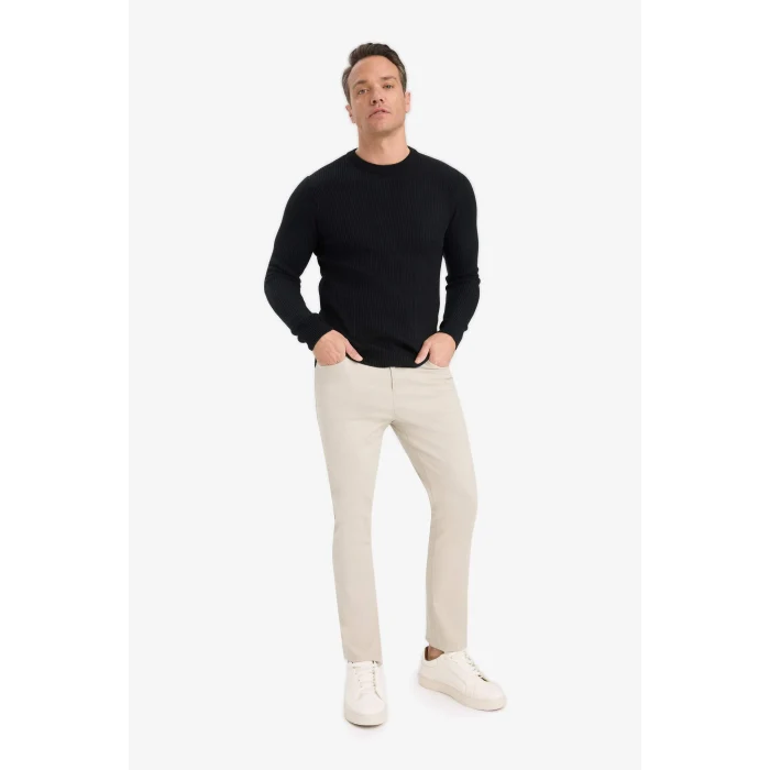 Defacto C8814AXBK27 Siyah Standart Fit Normal Kesim Bisiklet Yaka Dokulu Triko Kazak