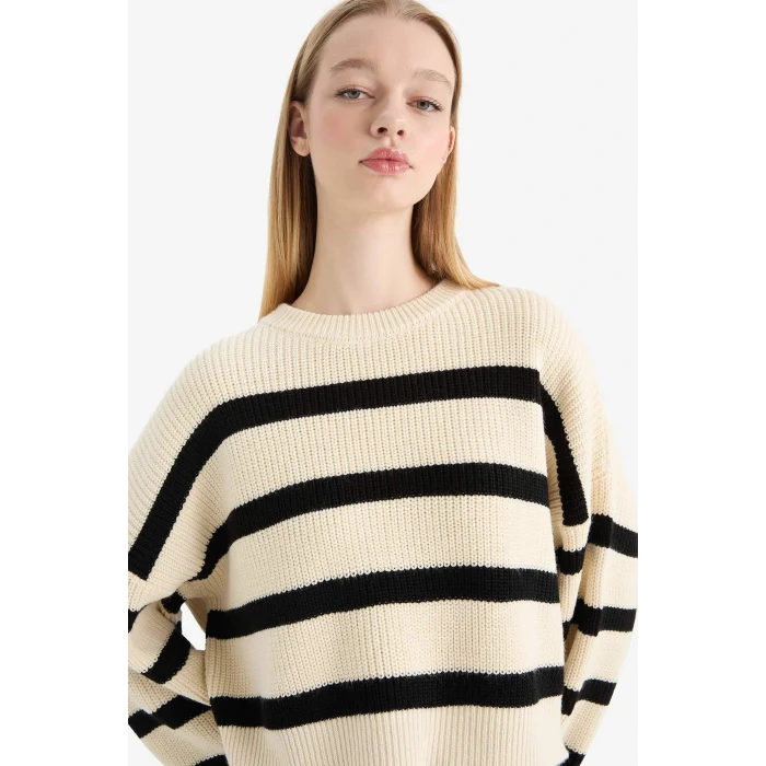 Defacto X4931AZER105 Ekru Coool Oversize Geniş Kalıp Bisiklet Yaka Çizgili Triko Kazak