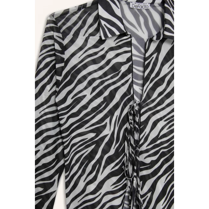 Defacto G2379AXWT32 Beyaz Fitted Polo Yaka Zebra Desenli Önden Bağlamalı Tül Bluz