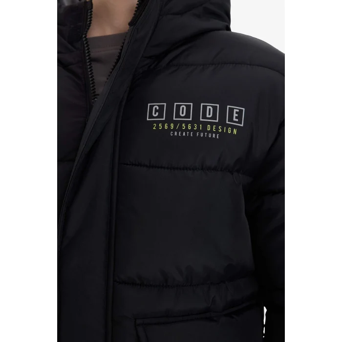 Defacto C5522A8BK27 Siyah Erkek Çocuk Su Geçirmez Kapüşonlu Sırt Baskılı Fermuarlı Şişme Mont