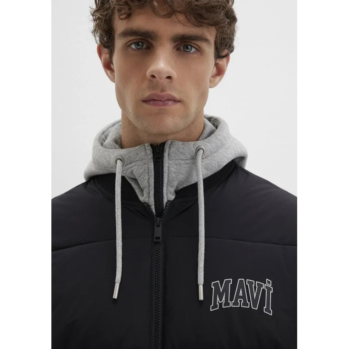 Mavi 0110662-71379 Mavi Logo Baskılı Kapüşonlu Siyah Şişme Mont