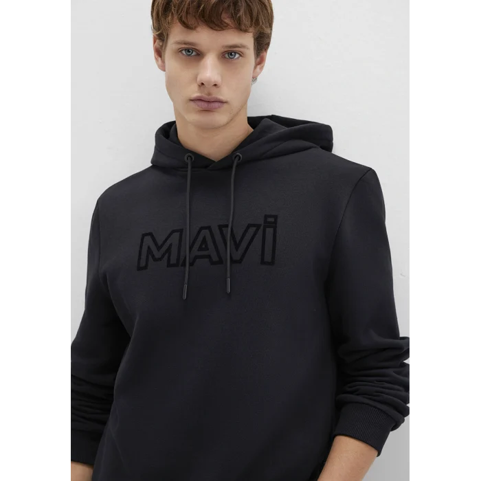 Mavi 0610941-900 Mavi Logo Baskılı Kapüşonlu Siyah Sweatshirt