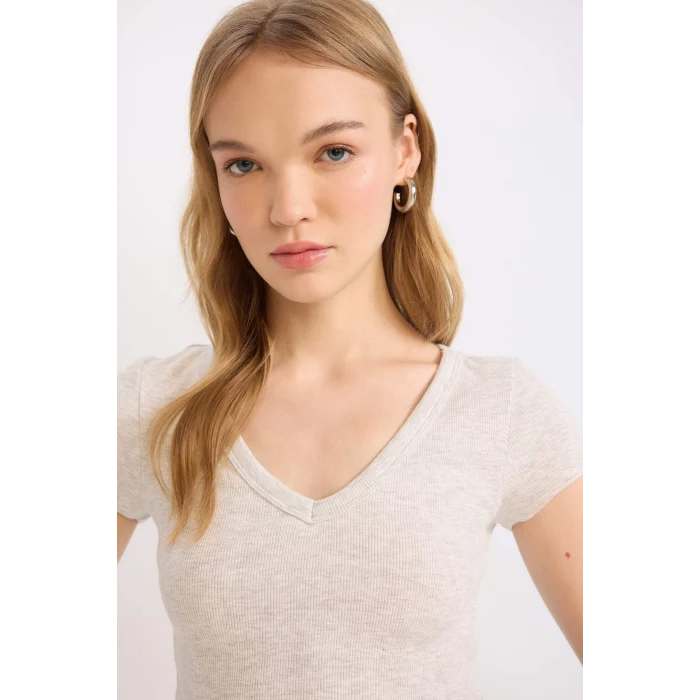 Defacto E0290 Gri Coool V Yaka Fitted Fitilli Kaşkorse Kısa Kollu Tişört