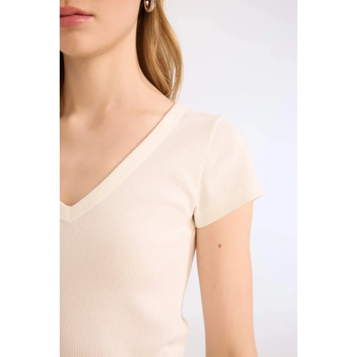 Defacto E0290 Beyaz Coool V Yaka Fitted Fitilli Kaşkorse Kısa Kollu Beyaz Tişört