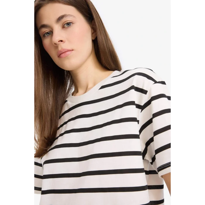 Defacto C6199 Siyah Boxy Fit Bisiklet Yaka Çizgili Penye Kısa Kollu Tişört